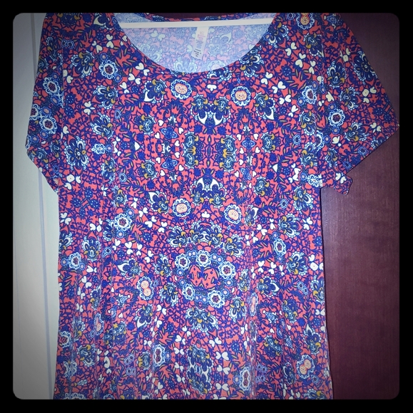 LuLaRoe Classic T - Picture 1 of 1